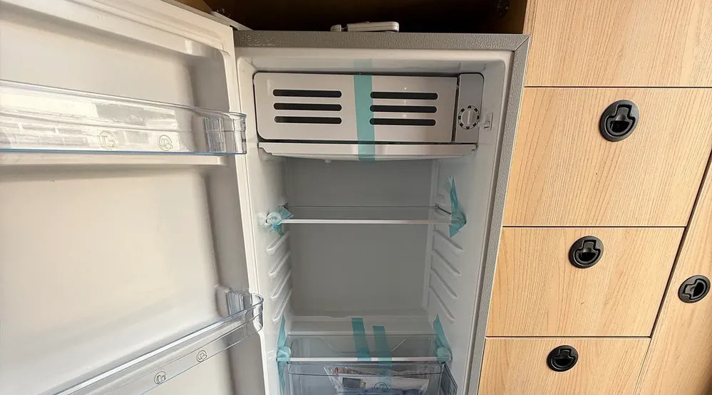 Nevera abierta en el interior de la VDK 260