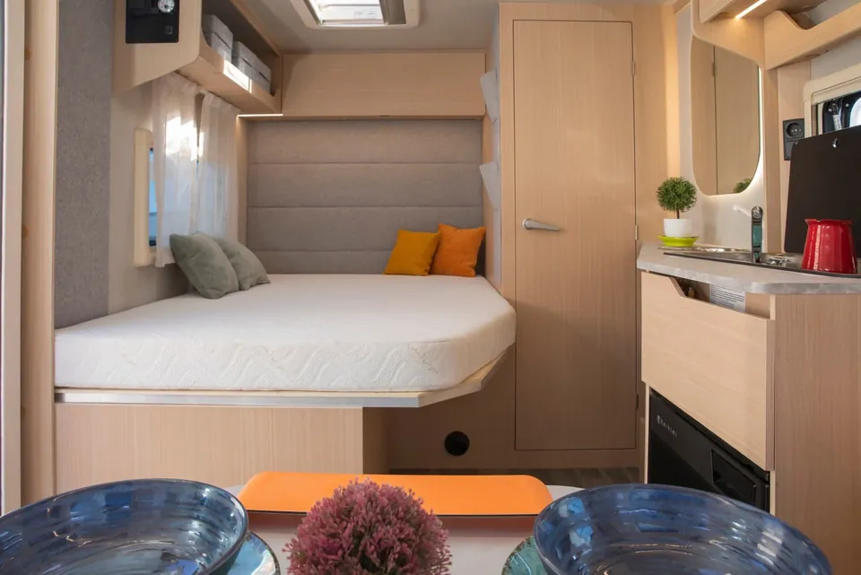 Cama francesa ortopédica de la caravana VDK V370F