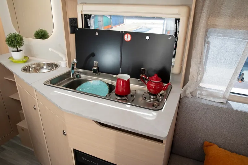 Cocina de gas de dos fuegos y fregadero de la caravana VDK V370F